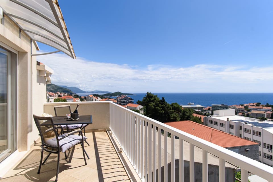 View (from property/room), Balcony/Terrace, Sea view