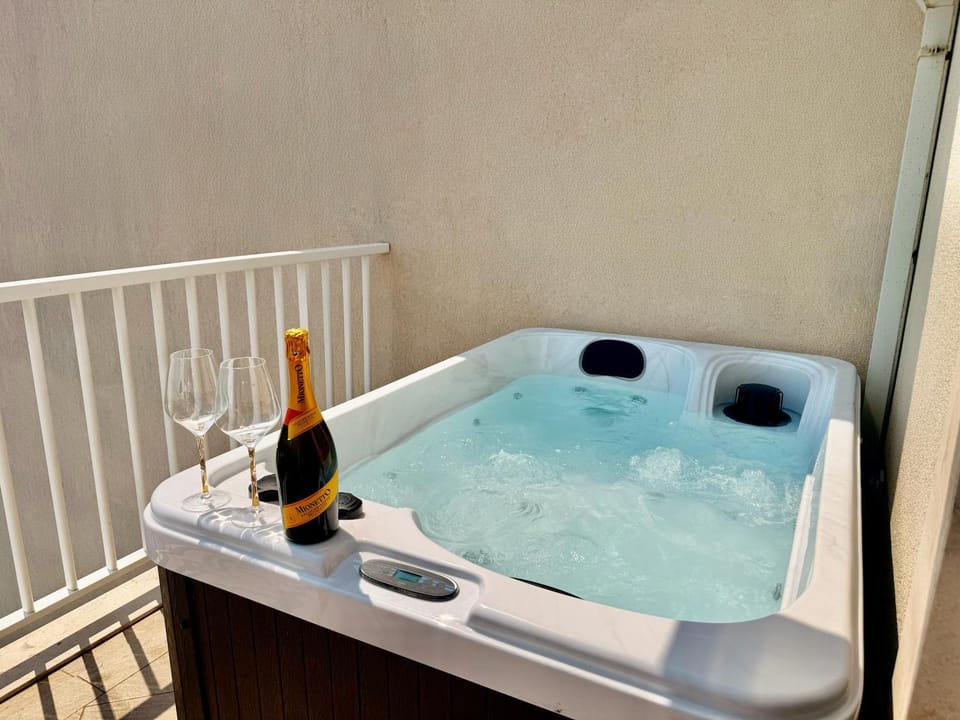 Panoramic Jacuzzi Penthouse Apartment in Dubrovnik