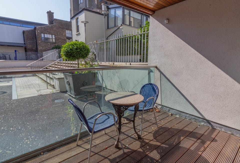 GuestReady - Stylish Living on Baggot Street Apartment in Dublin