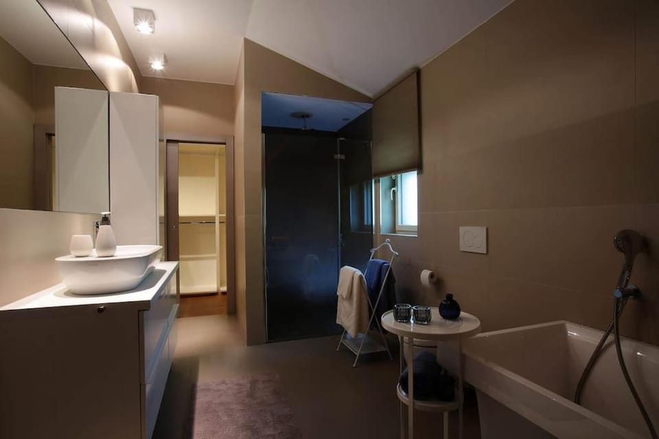 Bathroom, Bath