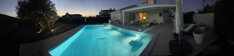 Property building, Pool view, Swimming pool, sunbed