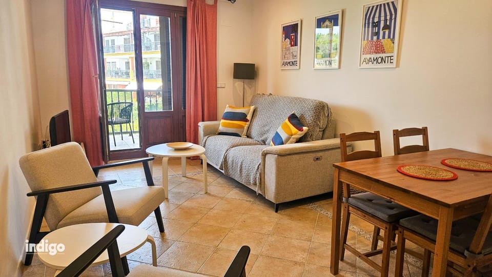 Communal lounge/ TV room, Living room