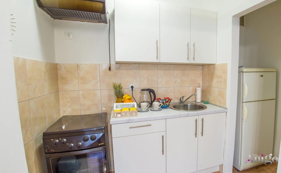 Kitchen or kitchenette, pet friendly, stove