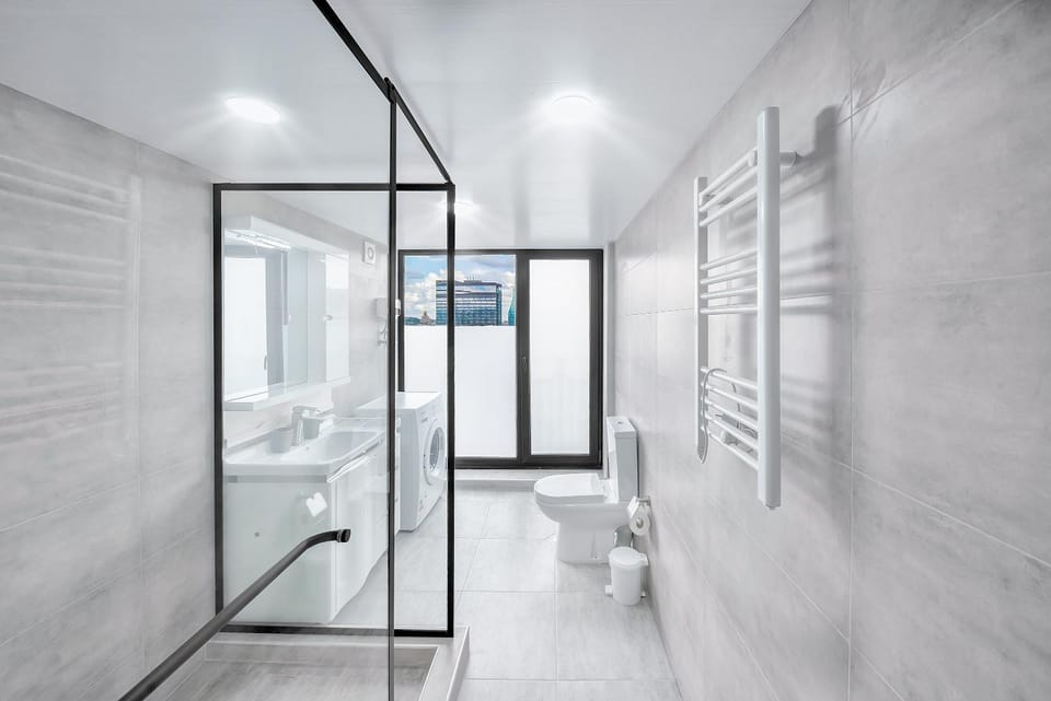 Shower, Toilet