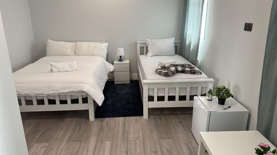 Studio - Sleeps 3 - Pet Friendly Apartment in London Borough of Ealing