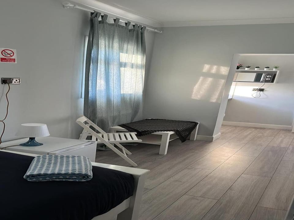 Studio - Sleeps 3 - Pet Friendly Apartment in London Borough of Ealing