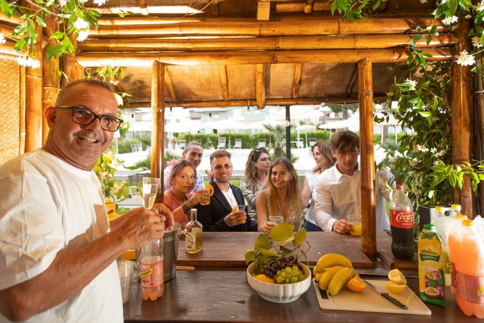 Restaurant/places to eat, Lounge or bar, Food and drinks, Banquet/Function facilities, group of guests