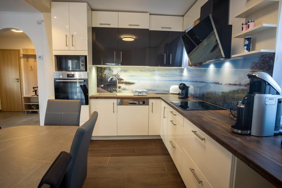 Coffee/tea facilities, Kitchen or kitchenette, Kitchen or kitchenette, Dining area, dishwasher, minibar, pet friendly, stove, toaster