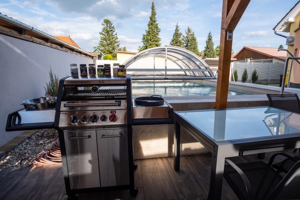 BBQ facilities, Garden, Swimming pool