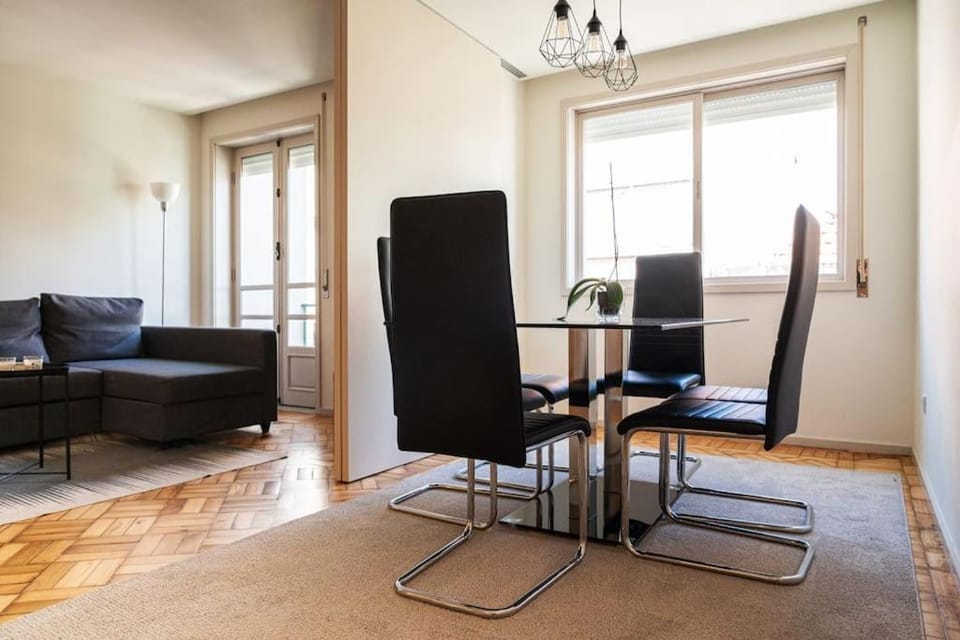 Charmant appartement climatisé avec balcons Apartment in Porto
