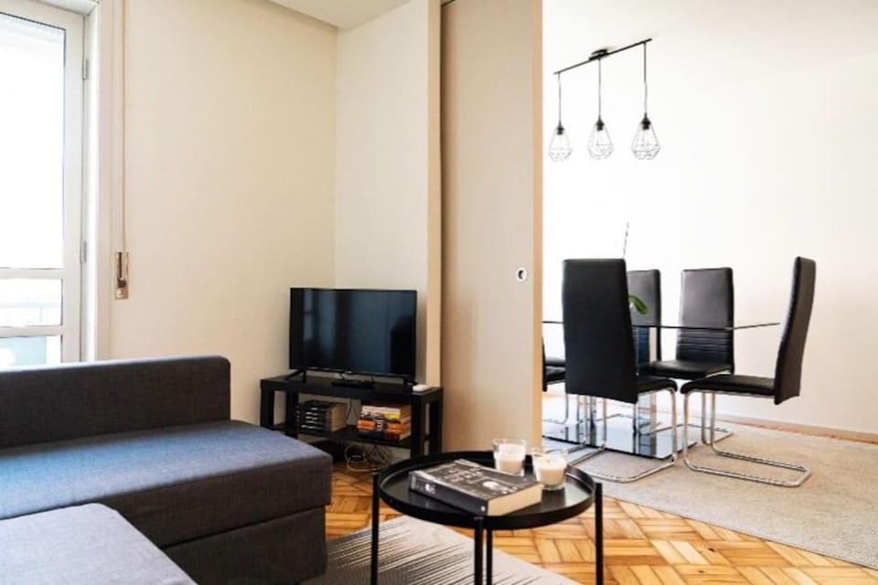 Charmant appartement climatisé avec balcons Apartment in Porto