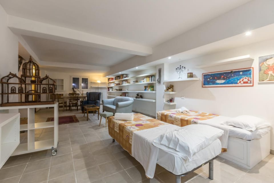 Living room, Photo of the whole room