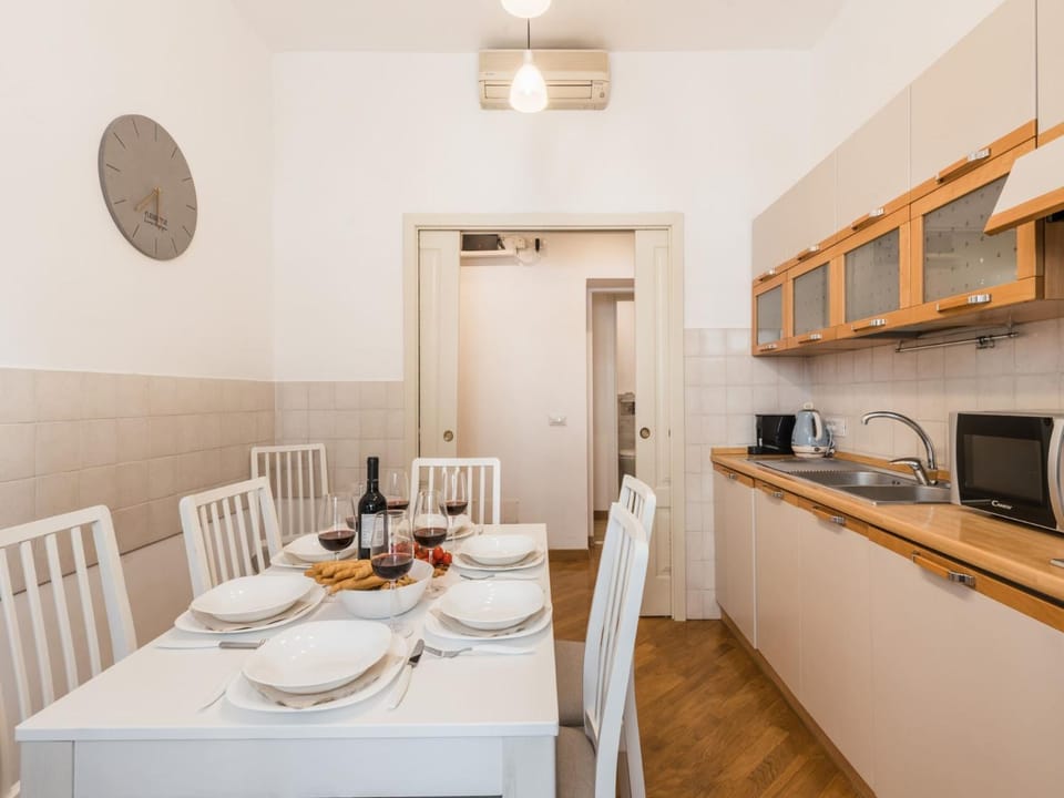 Kitchen or kitchenette, Dining area, Food, minibar, pet friendly, stove