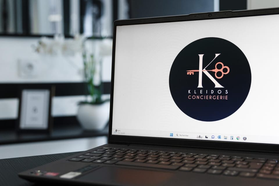 Property logo or sign, Seating area, locker