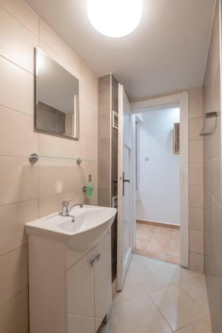 Gorgeous 2 BDRM fully equipped flat, TOP location Apartment in Sofia