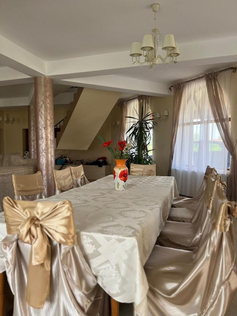 Living room, Seating area, Dining area
