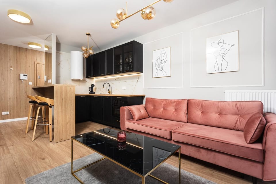 Kitchen or kitchenette, Living room, Seating area, Dining area