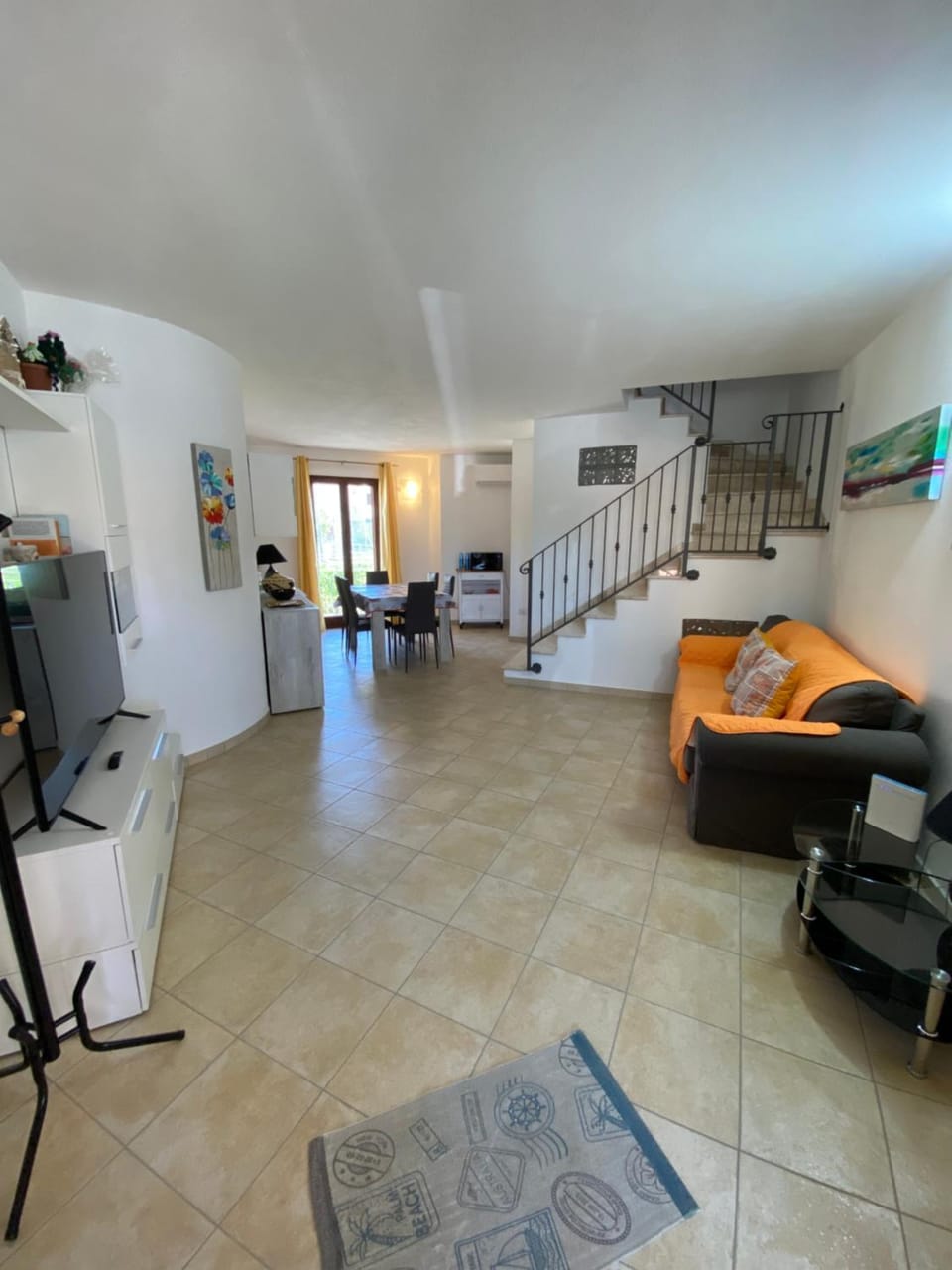 Living room, Dining area