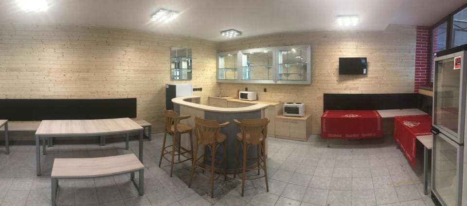 Kitchen or kitchenette, Seating area