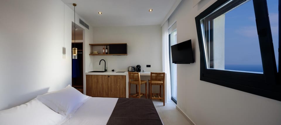Bed, Kitchen or kitchenette
