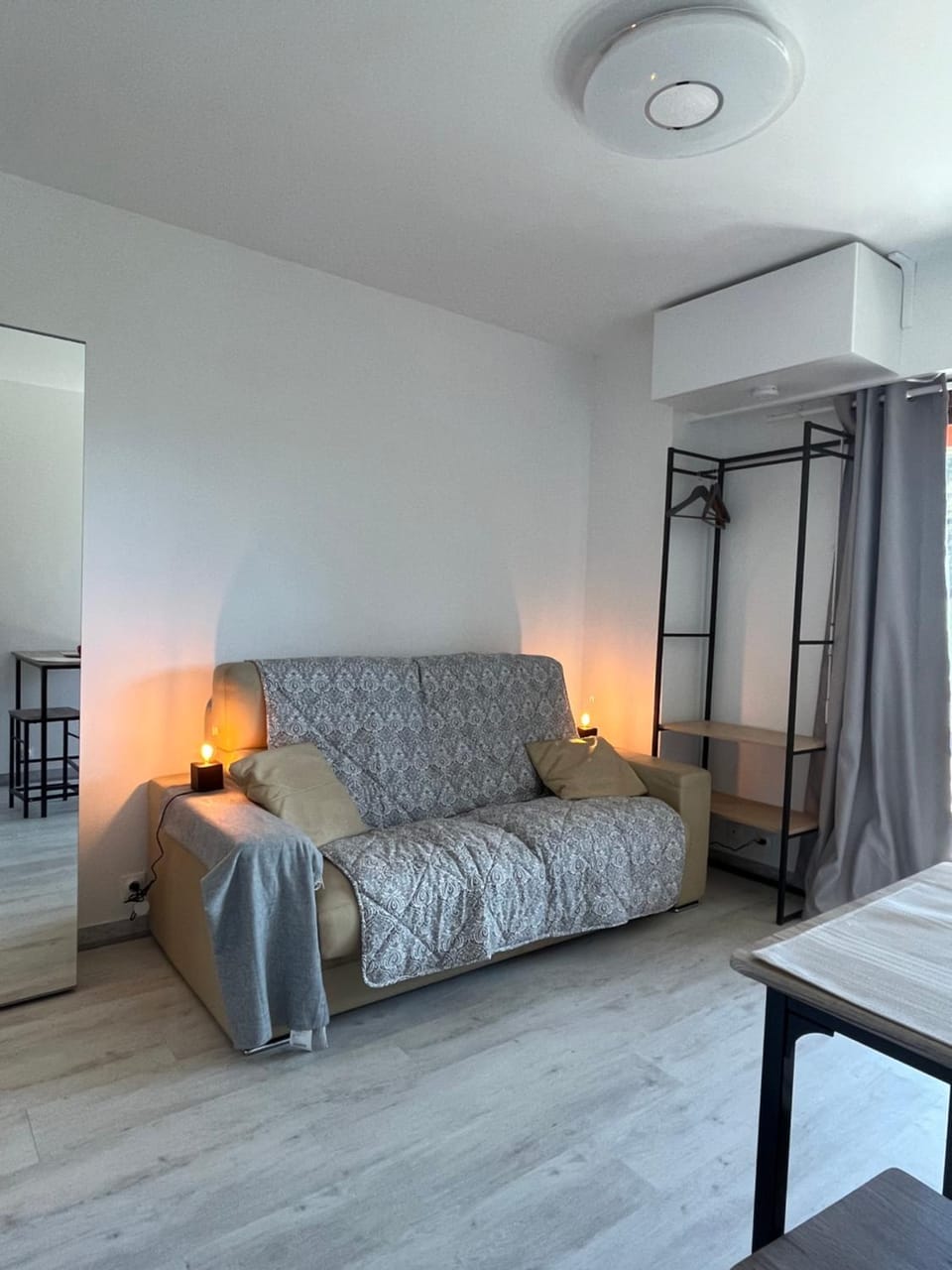 Bed, Photo of the whole room, Bedroom, internet