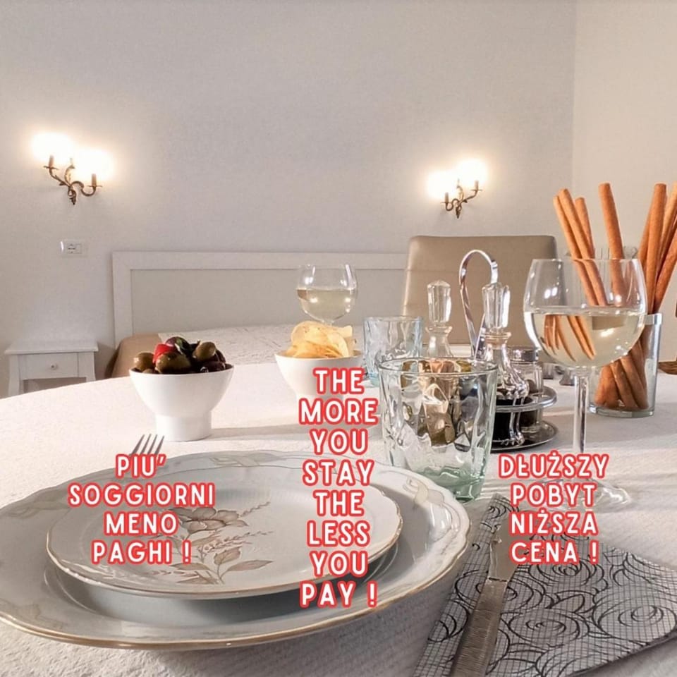 Food and drinks, Dining area, Food, Text overlay, Drinks