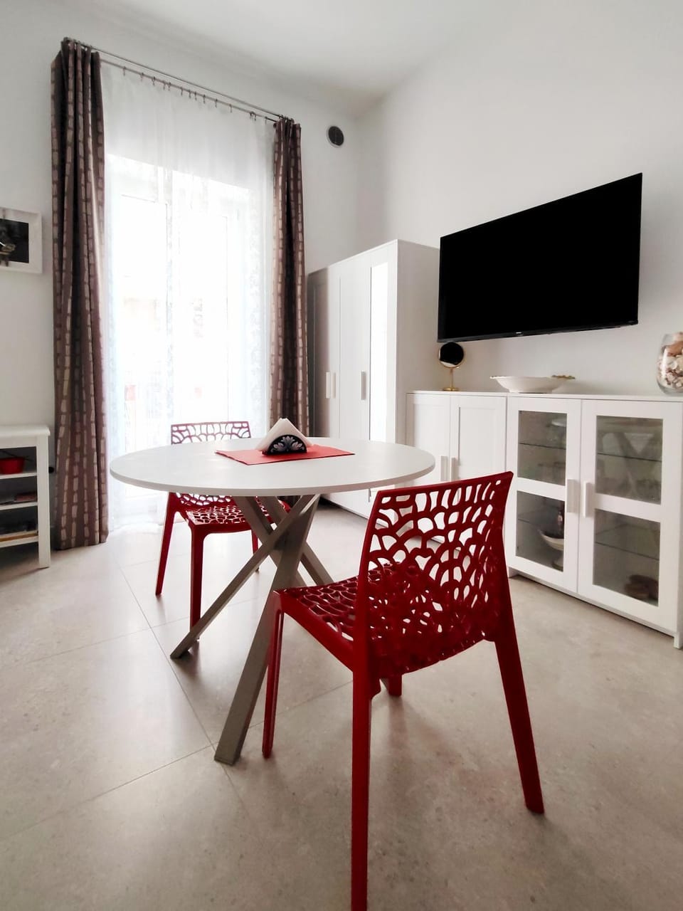 TV and multimedia, Living room, Dining area