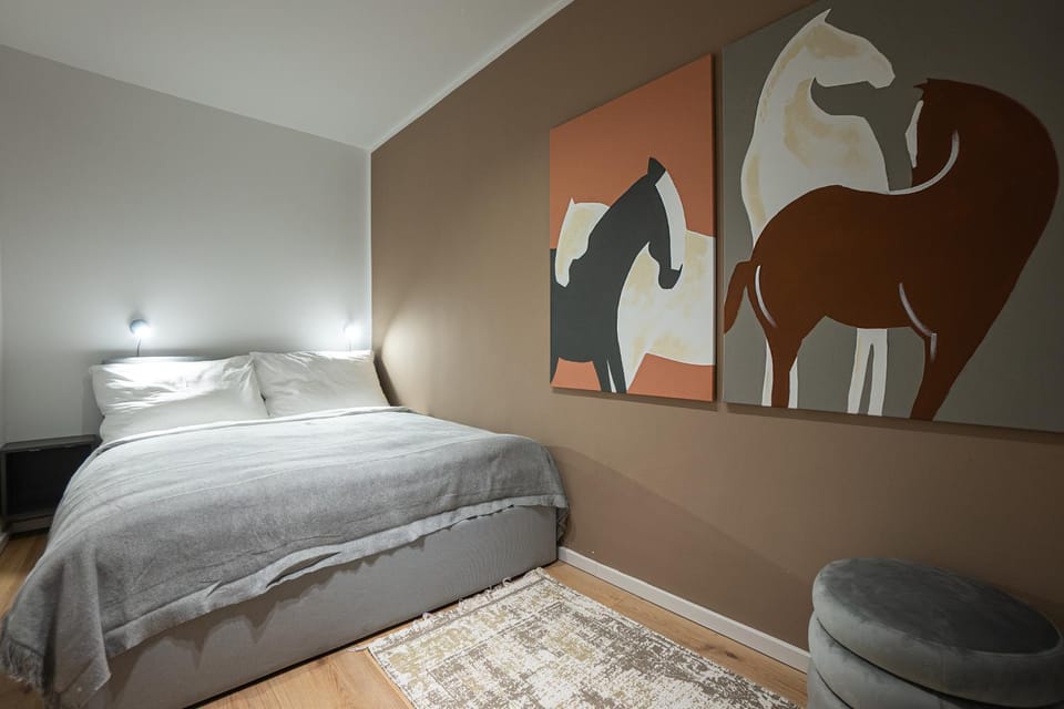 Bed, Photo of the whole room, Decorative detail, Bedroom