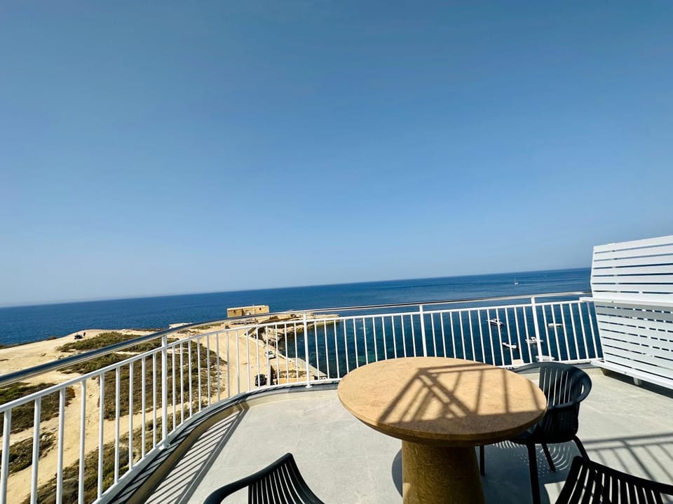 Natural landscape, Balcony/Terrace, Sea view