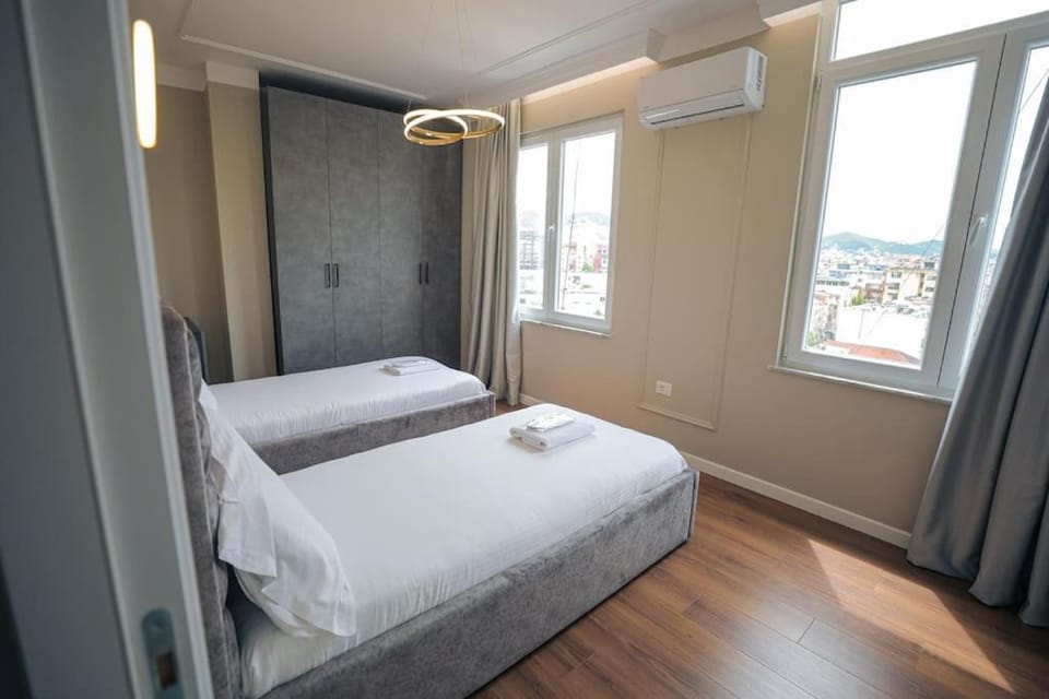 Bed, Photo of the whole room, Bedroom, internet, towels