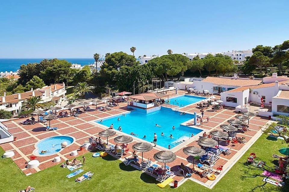 Lounge or bar, Pool view, Sea view, Swimming pool, Swimming pool, sunbed
