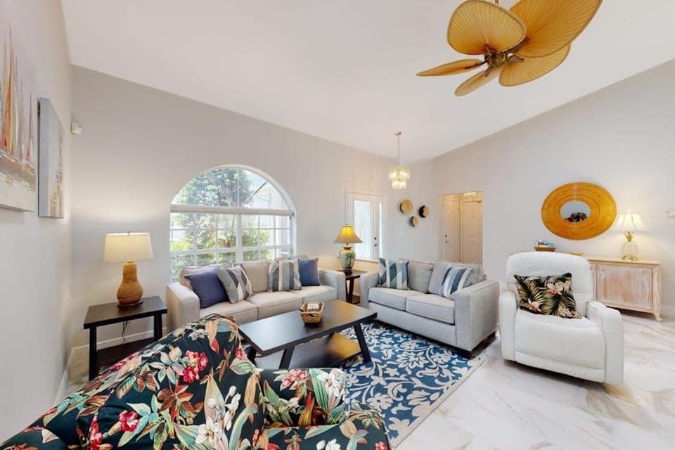 Piccadilly Place House in Collier County