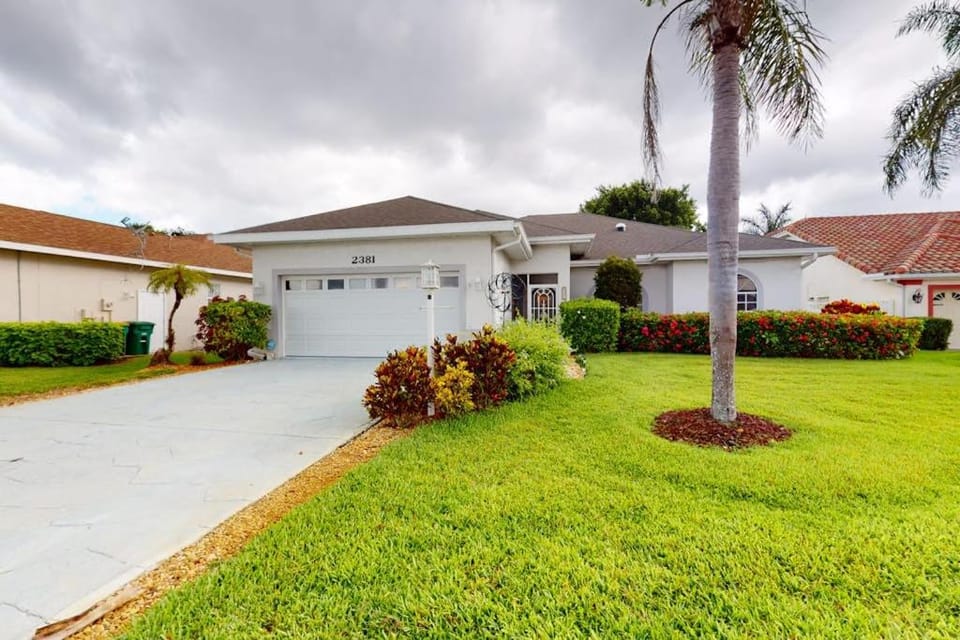 Piccadilly Place House in Collier County