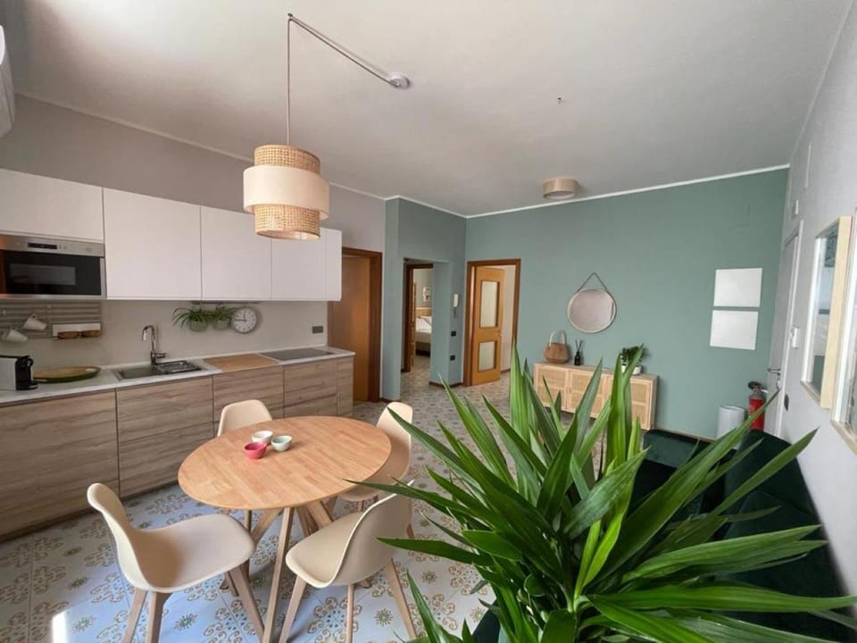 Kitchen or kitchenette, Living room, Seating area, Dining area, minibar, pet friendly, stove