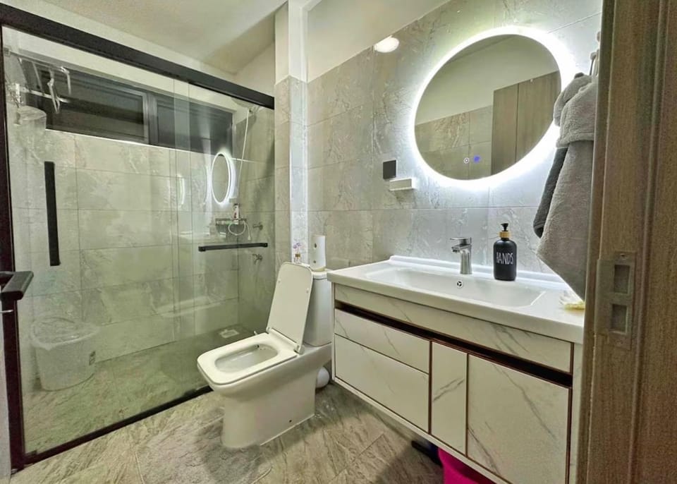 Modern 1BR in Kilimani, Nairobi, Kenya with Fast wifi, Netflix and Gym Apartment in Nairobi County
