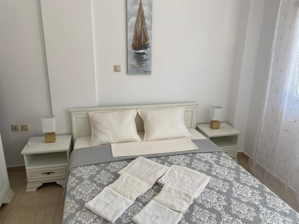 Bedroom, bunk bed