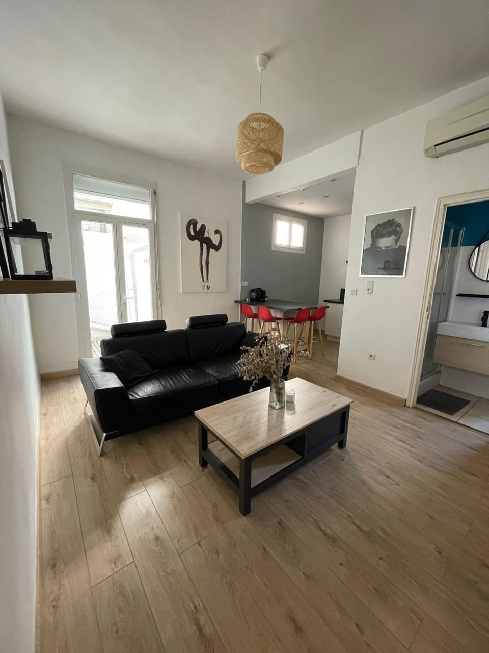 Living room, air conditioner