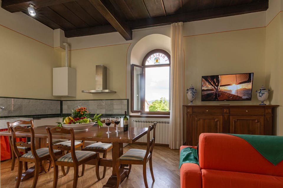 TV and multimedia, Kitchen or kitchenette, Living room, Dining area