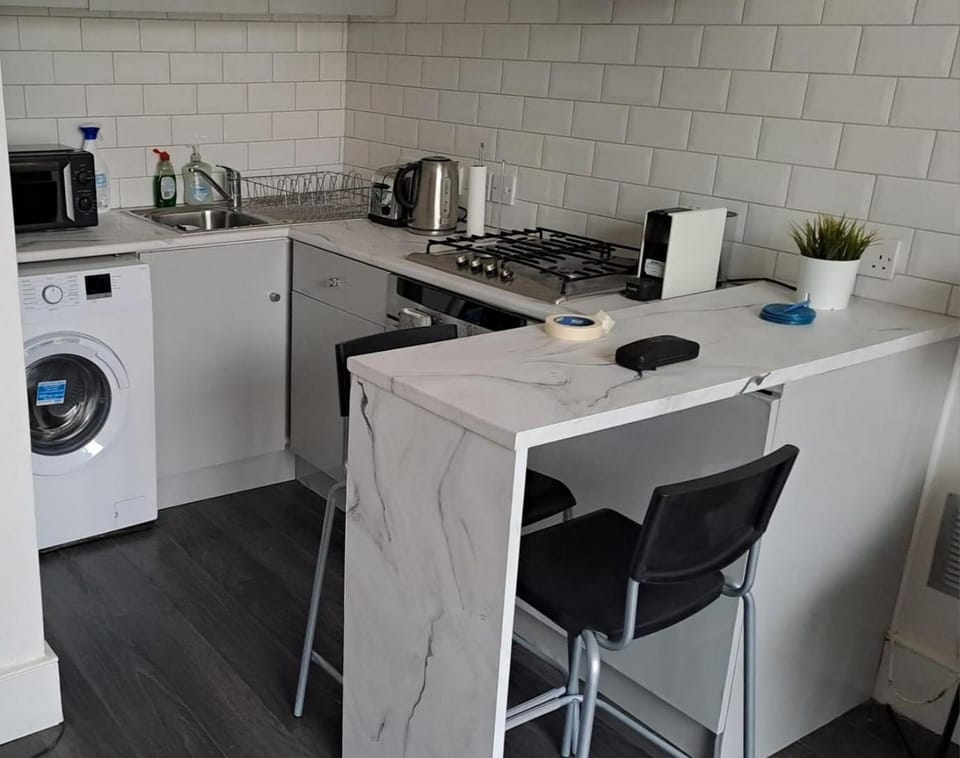 Kitchen or kitchenette, Dining area, oven, toaster