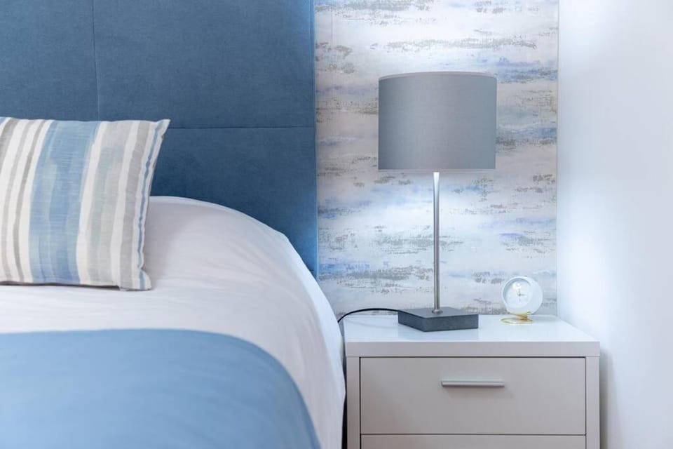 Bed, Photo of the whole room, Decorative detail, Bedroom
