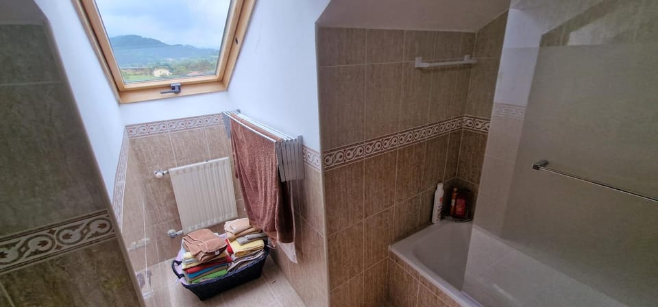 Bathroom, Bath, towels