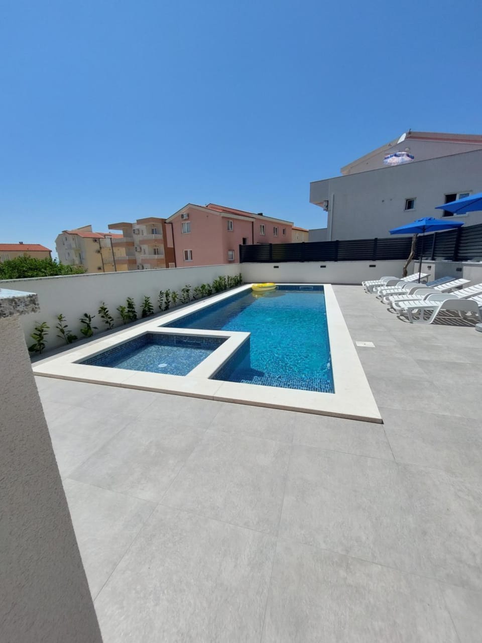 Day, Pool view, Swimming pool, sunbed