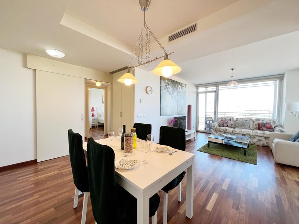 TV and multimedia, Living room, Dining area