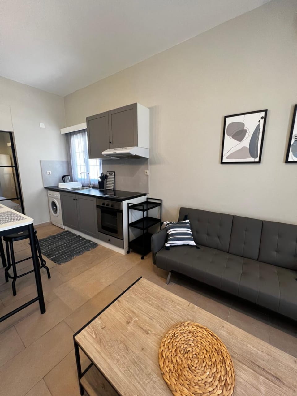 Kitchen or kitchenette, Living room, Seating area, Dining area, minibar, pet friendly, stove