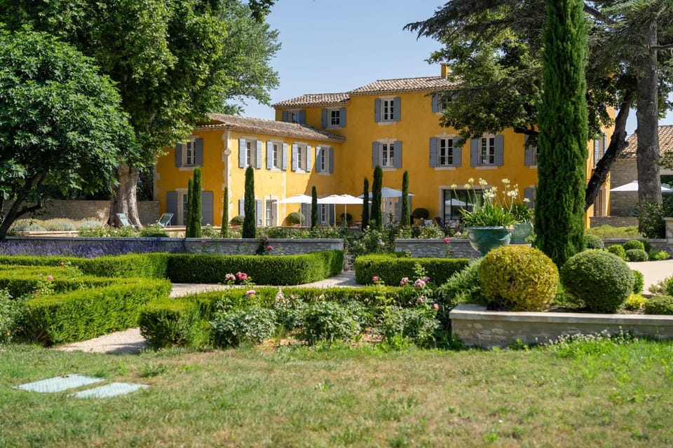 Property building, Day, Natural landscape, Garden, Garden view