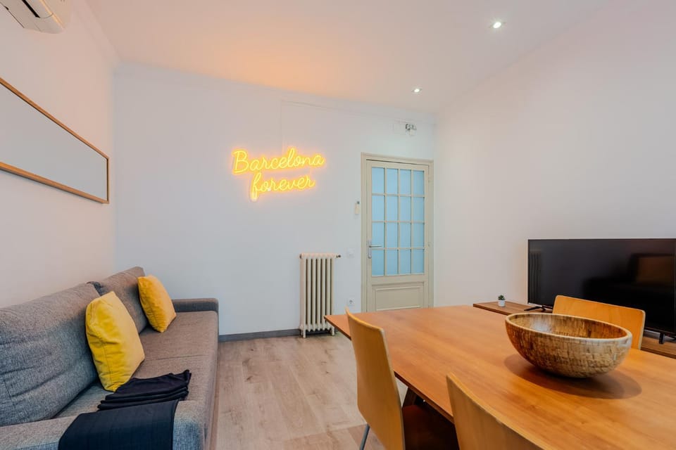 TV and multimedia, Living room, Seating area, Dining area
