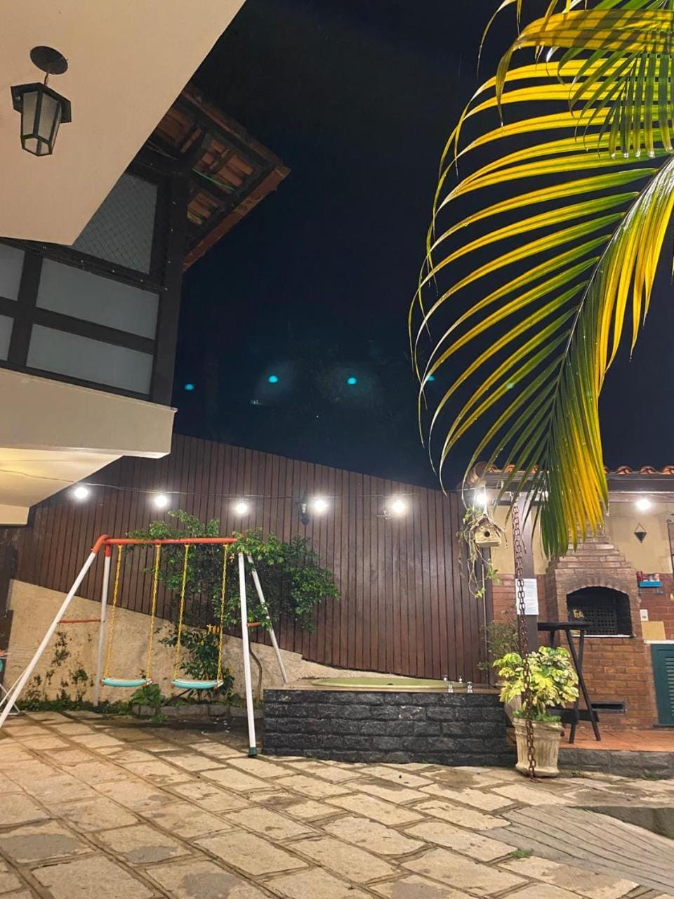 Aconchego de Itaipava - casa de 3 quartos, equipada, área kids, jacuzzi, pet friendly, churrasqueira, em meio a Natureza e próximo ao centro do bairro House in State of Rio de Janeiro