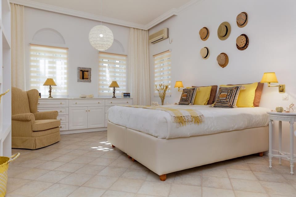 Bed, Photo of the whole room, Bedroom, air conditioner
