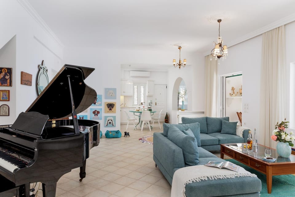 Living room, Seating area