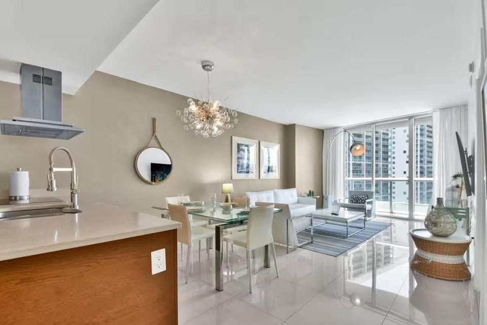 Kitchen or kitchenette, Living room, Seating area, Dining area